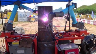两台SQD-Robo Welder 自适应焊接机器人同时进行工字椿焊接.jpg